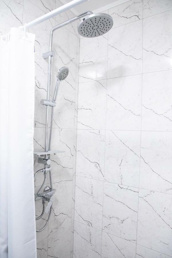 Kit Apartament Apartment Lviv Exterior photo