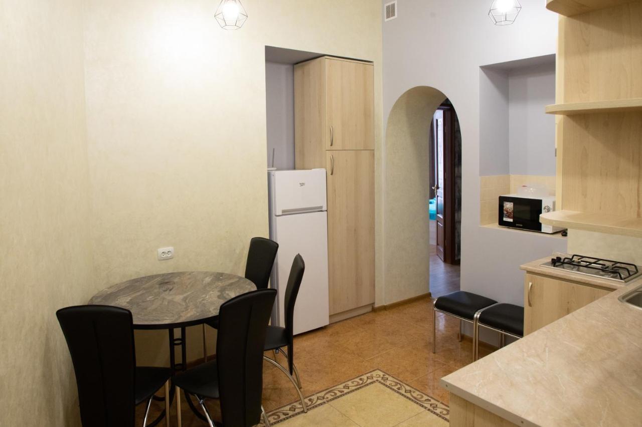 Kit Apartament Apartment Lviv Exterior photo